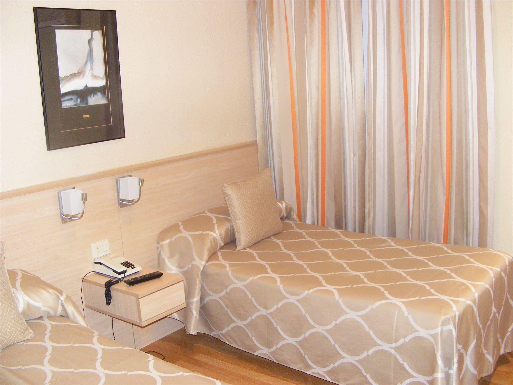 Hotel Alkazar Valencia Luaran gambar
